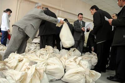 Sandık Kurulu Başkanları Oy Pusulalarını Teslim Aldı