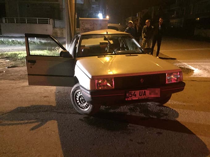 Önce köpeğe sonra otomobile çarptı