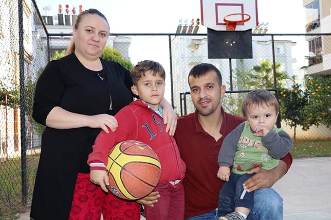 Sakaryalı hayırseverden Antalyalı minik Efe'ye yardımeli