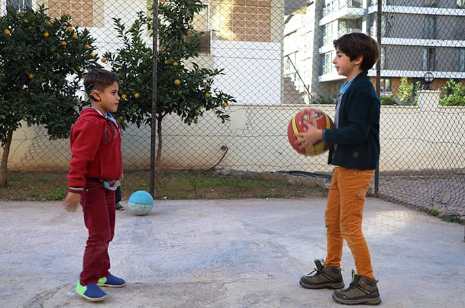 Sakaryalı hayırseverden Antalyalı minik Efe'ye yardımeli