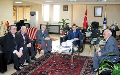 <font face="Arial" size="2" color="#000000"><strong>Bazen Aramızda &Ccedil;&uuml;r&uuml;kler &Ccedil;ıkabilir</strong></font> <p><font size="2"><font face="Arial">T&uuml;rkler gittikten sonra kendi topraklarında zul&uuml;m başladığının altını &ccedil;izen Elezi, şunları kaydetti: &quot;<font color="#333399">Bazen aramızda &ccedil;&uuml;r&uuml;kler &ccedil;ıkabilir, onlara şu cevabı vermeliyiz. 1912 yılında T&uuml;rkler Avrupa'dan geri &ccedil;ekilmekle birlikte g&ouml;&ccedil; başlamıştır. <strong>1912'den &ouml;nce g&ouml;&ccedil; olaylarını hi&ccedil; g&ouml;ren veya bilen, duyan, okuyan var mıdır? </strong>&Ouml;rnek de vereyim. T&uuml;rkler, Bosna'dan Arnavutluk, Kosova ve Makedonya topraklarına &ccedil;ekilirken, Bosnalı M&uuml;sl&uuml;manlar Arnavutluğa, Kosova'ya, Makedonya'ya g&ouml;&ccedil; etmişlerdir. Daha ge&ccedil;, yine T&uuml;rkler Arnavutluk'tan, Kosova'dan ve Makedonya'dan bug&uuml;nk&uuml; T&uuml;rkiye topraklarına &ccedil;ekilirken, yine g&ouml;&ccedil; T&uuml;rkiye'ye devam etmiştir.&quot;<br /><br /></font><font color="#000000"><strong>Zul&uuml;m Yapanların, Zalimlerin Kim Olduğu Bellidir</strong></font></font></font></p><p><font face="arial,helvetica,sans-serif" size="2">T&uuml;rkiye nerdeyse M&uuml;sl&uuml;manlar ve Balkan T&uuml;rkleri'nin oraya g&ouml;&ccedil; ettiğini anlatan Elezi, <font color="#333399">&quot;<strong>Peki neden 1912'den &ouml;nce Bosna'dan, Sancak'tan, Arnavutluk'tan, Kosova'dan, Bulgaristan'dan ve Batı Trakya'dan bug&uuml;nk&uuml; T&uuml;rkiye topraklarına g&ouml;&ccedil; olayları yaşanmamıştı?</strong> &Ccedil;&uuml;nk&uuml;, zul&uuml;m yapanların, zalimlerin kim olduğu bellidir. Babam her zaman 'T&uuml;rkler <strong>bu topraklardan gittikten sonra zul&uuml;m başlamıştır ve durmayacaktır oğlum'</strong> demiştir. 1963, 1967, 1979 yıllarında T&uuml;rkiye'deydim. T&uuml;rkler kendilerinin ne kadar ilerlediklerini bilemezler. Ancak iddia değil bu, sadece benim yorumum olarak bilin ki, T&uuml;rkleri bundan b&ouml;yle hi&ccedil; kimse durduramaz.&quot;</font> şeklinde konuştu.&nbsp;</font></p>