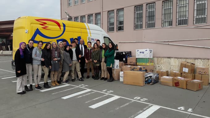 Sakaryalı öğrencilerden Siirt'teki kardeşlerine yardım
