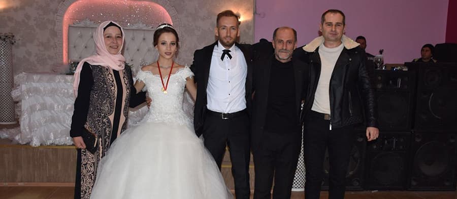  Ahmet Vuran, Esra Turan ile hayatını birleştirdi
