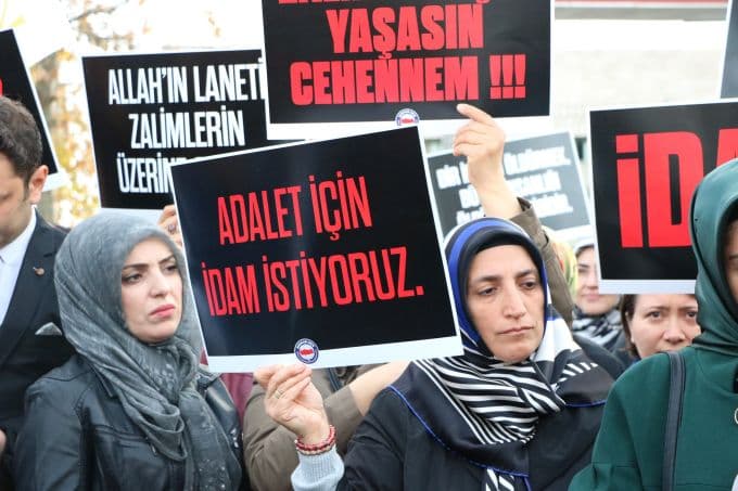 Emani ve bebeğini katleden canilerin yargılanmasına başlandı