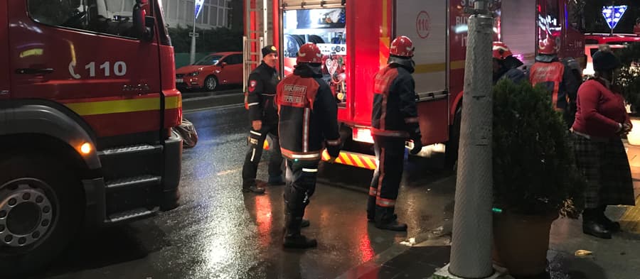 Serdivan'da bir dükkanın bacası yandı
