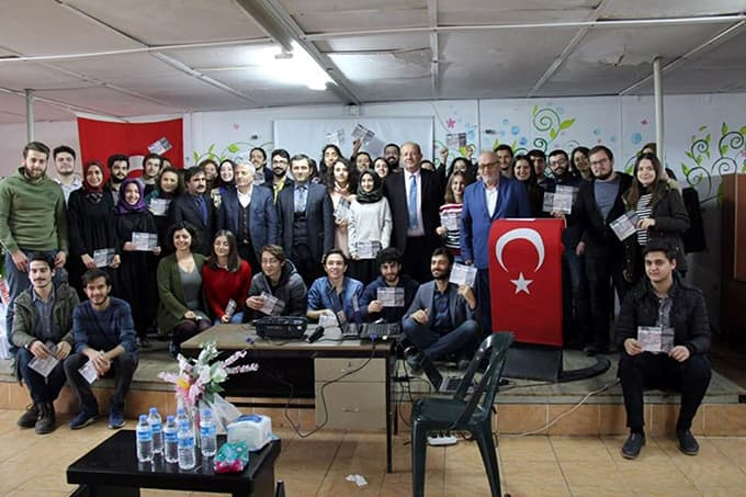 SAÜ'lü öğrencilerden köy okuluna kütüphane 