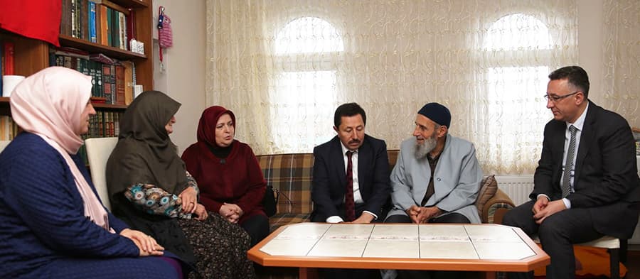 Vali Balkanlıoğlu Şehit Kaymakamın Ailesini Ziyaret Etti