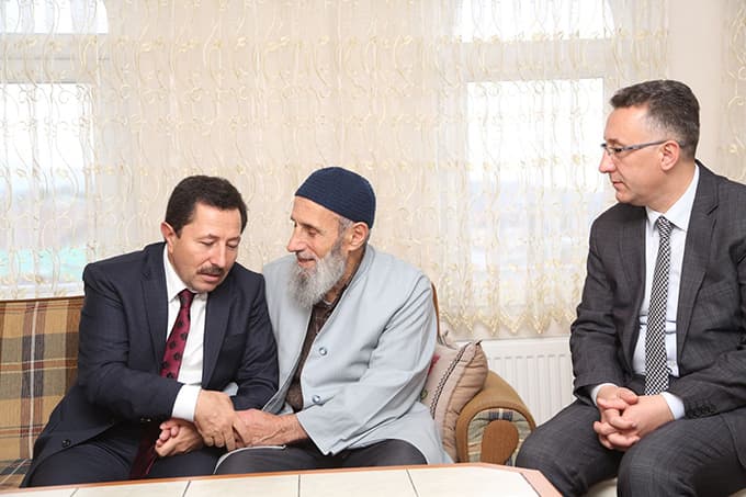 Vali Balkanlıoğlu Şehit Kaymakamın Ailesini Ziyaret Etti