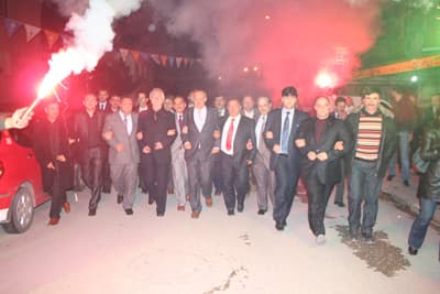 20 Yılın Erenleri'ni İnşa Etmek İçin Sandığa Davet Etti