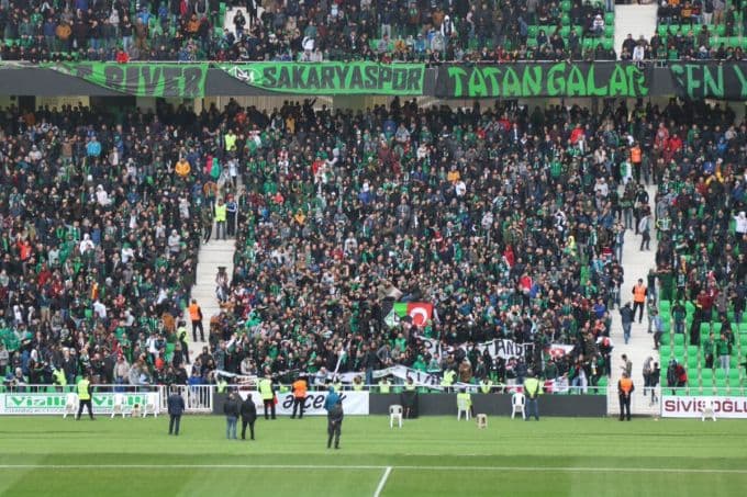 Sakaryaspor, lig sonuncusu Silivrispor ile berabere kaldı