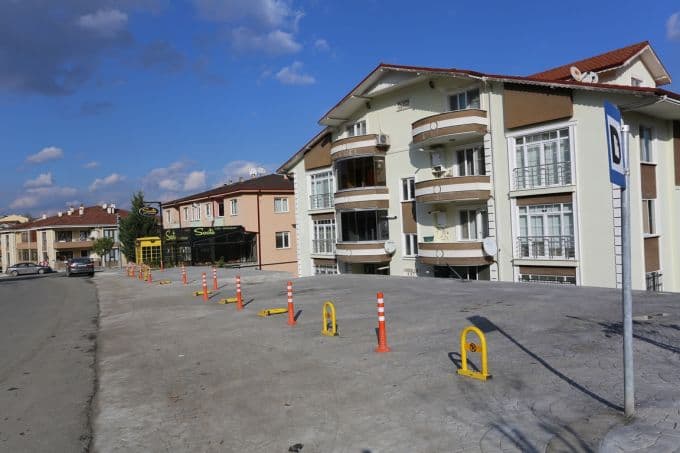 Karadere Caddesi yeni yüzüne kavuştu 