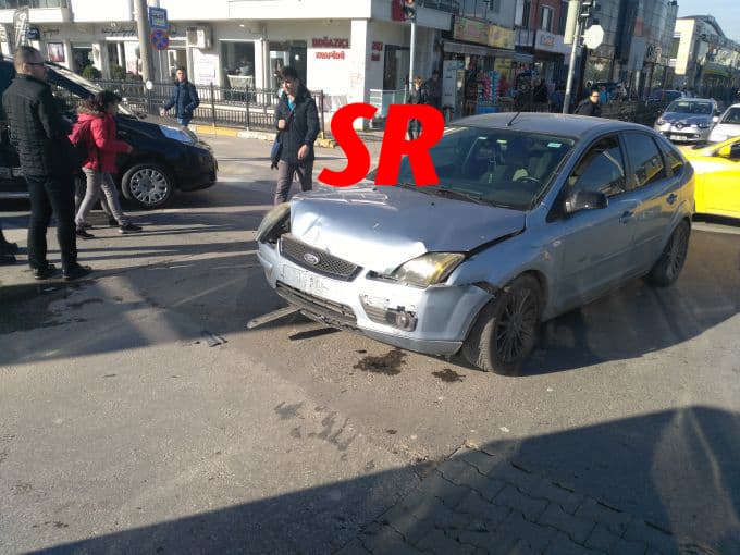 Hemzemin geçitte trafik kazası