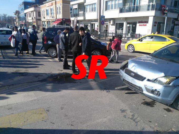 Hemzemin geçitte trafik kazası