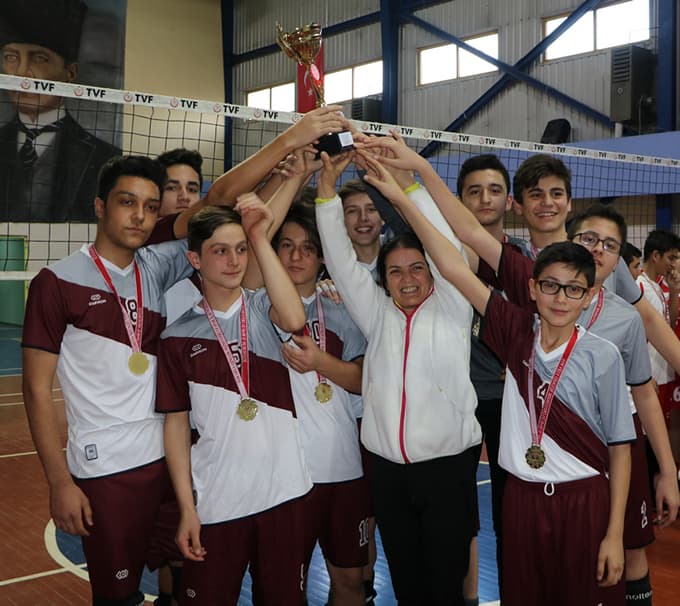 Liseler arası voleybolda ödüller sahiplerini buldu