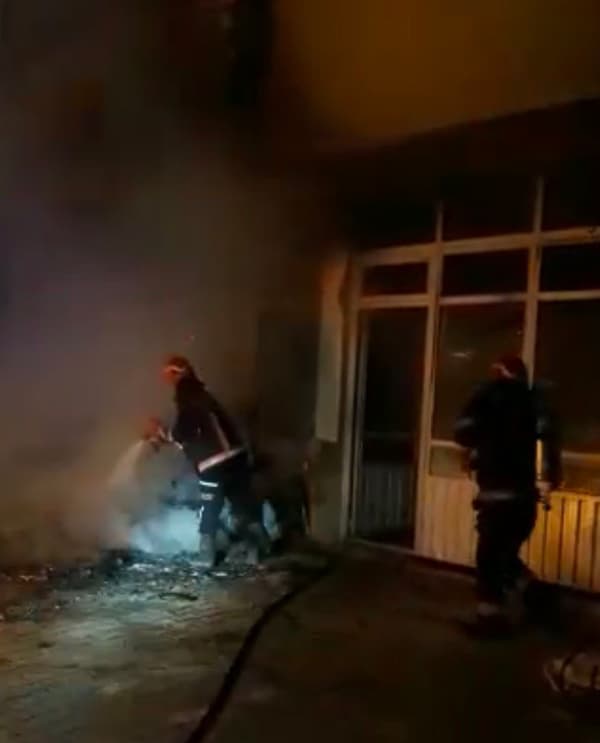 Mobilya imalathanesinde çıkan yangın korkuttu