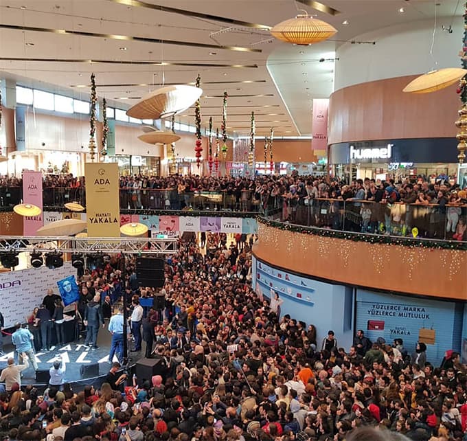 Hadise Sakarya'yı salladı