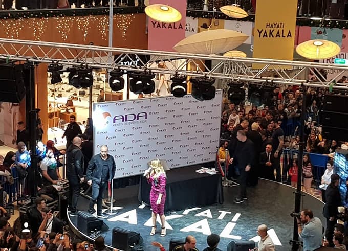 Hadise Sakarya'yı salladı