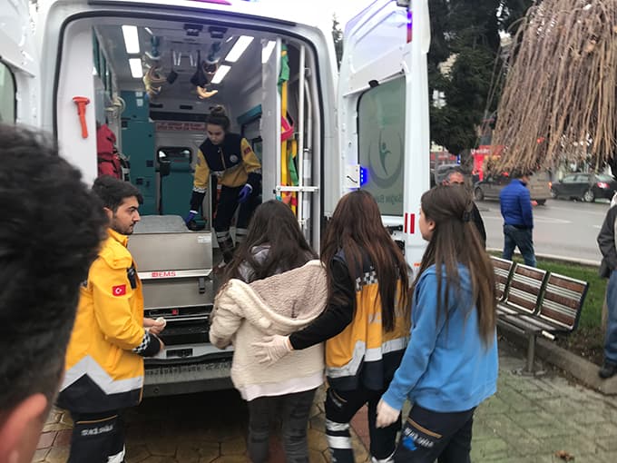 Belediye otobüsü ortaokul öğrencisine çarptı