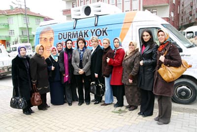 <font size="2"><font face="Arial"><strong><font color="#000000">Birinci Parti Olarak &Ccedil;ıkacağız</font></strong><br /><br />Gittikleri her yerde g&uuml;ler y&uuml;zle karşılandıklarını ifade eden&nbsp; Morg&uuml;l şunları kaydetti: <font color="#333399">&ldquo;&Ccedil;alışmalarımızla en &uuml;cra k&ouml;şelerdeki se&ccedil;menlerimize ulaştık. Partimizi, vizyonumuzu, misyonumuzu, yaptıklarımızı ve bundan sonra yapacaklarımızı halkımıza anlattık. Onların sorunlarını dinledik ve gerekenin yapılması i&ccedil;in notlar aldık. Hayatın er d&ouml;neminde olduğu gibi bu s&uuml;re&ccedil;te de biz kadınlara b&uuml;y&uuml;k g&ouml;rev d&uuml;şt&uuml;. Ama hamdolsun biz &uuml;zerimize d&uuml;şeni fazlasıyla yaptık. İnanıyoruz ve ziyaretlerimizden g&ouml;r&uuml;yoruz ki&nbsp; AK Parti&rsquo;miz yine hizmet i&ccedil;in sandıktan birinci parti olarak &ccedil;ıkacak.&rdquo;&nbsp;&nbsp;&nbsp;&nbsp;&nbsp;&nbsp;&nbsp; </font></font></font>