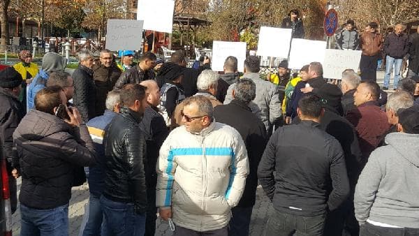 İşçilerle vatandaşlar arasında "kötü koku" tartışması
