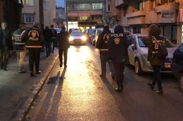 Sakarya'ya gelen mültecilere "yol izin belgesi" sorgusu