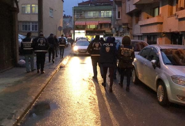 Sakarya'ya gelen mültecilere "yol izin belgesi" sorgusu