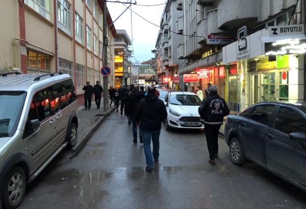 Sakarya'ya gelen mültecilere "yol izin belgesi" sorgusu