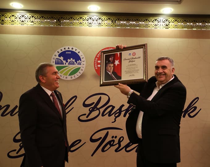 ASKF'den Başkan Toçoğlu'na "Onursal Başkanlık" belgesi