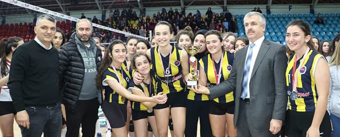 Genç Kızlar Filede Coştu