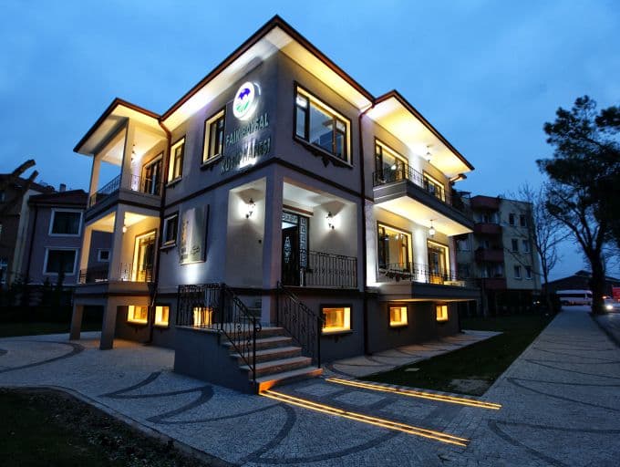 Faik Baysal Kütüphanesi saat 24.00'a kadar açık olacak