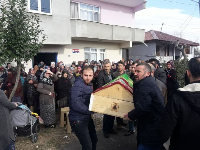Tüfekle ateş açtığı ablasını öldürdü