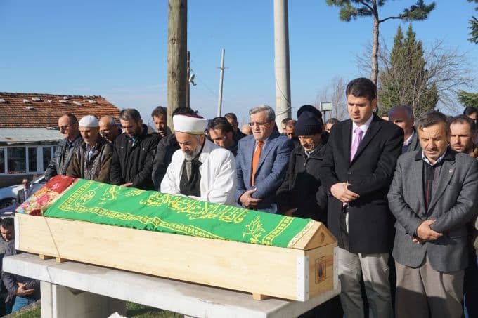 Tüfekle ateş açtığı ablasını öldürdü