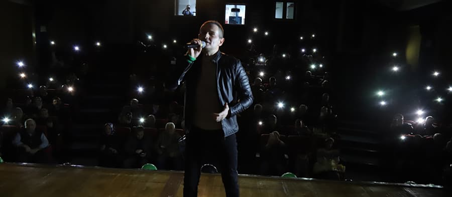 Akif Yener'den 25. yıl konseri 