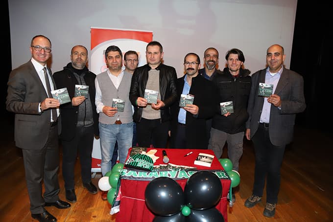 Akif Yener'den 25. yıl konseri 