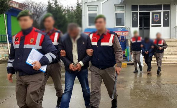 "Bakan geliyor" diye kandırıp, hayvanlarını çalmışlar