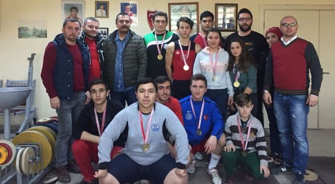 Halterde kazanan öğrenciler belli oldu