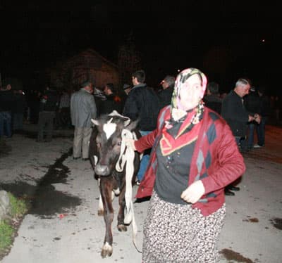 Ahır ve Samanlıklarda Çıkan Yangın Korkuttu