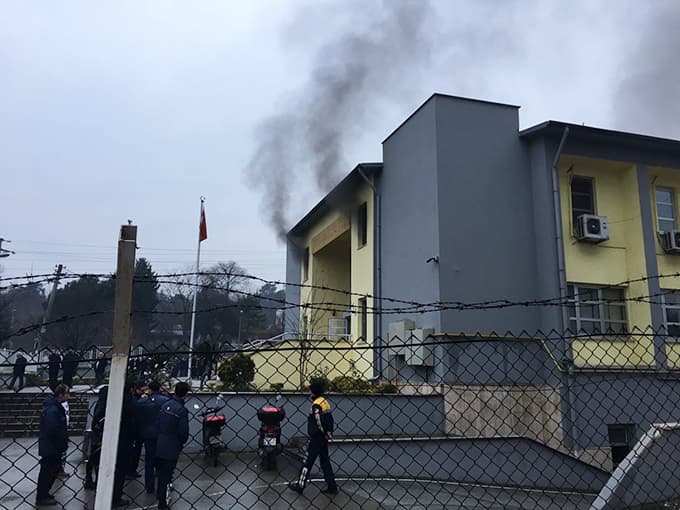 Adapazarı'ndaki PTT binasında yangın
