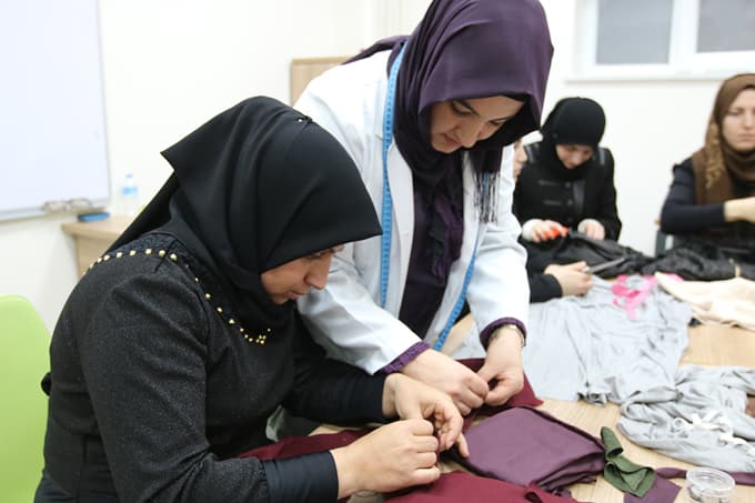 Sığınmacı kadınlar meslek sahibi oluyor