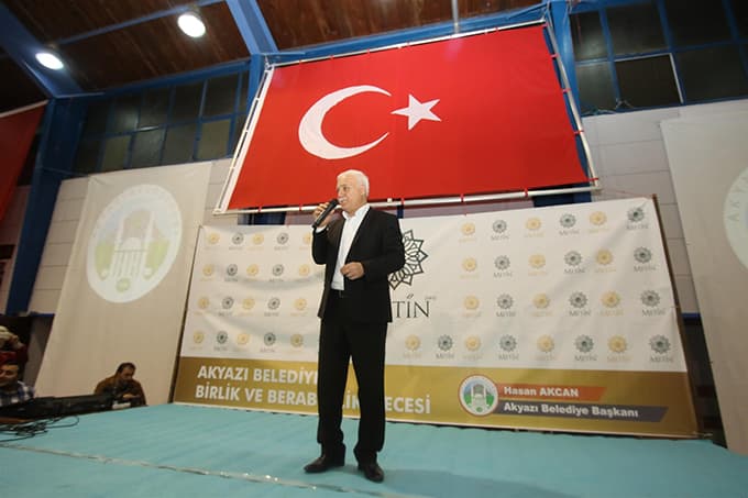 Nihat Hatipoğlu Akyazılılarla buluştu