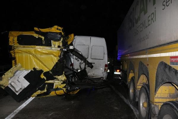 Pamukova'da 7 araç birbirine girdi