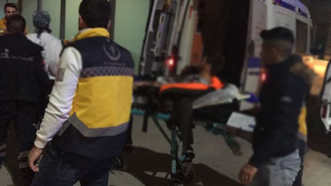 Üniversite kapısında bıçaklı kavga