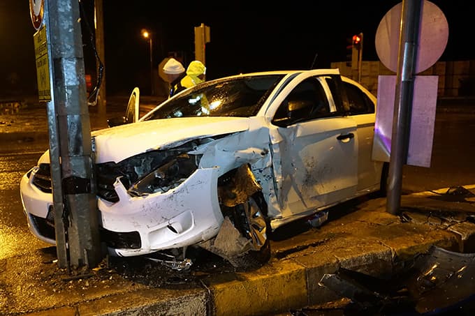 Alkollü sürücü kaza yaptı