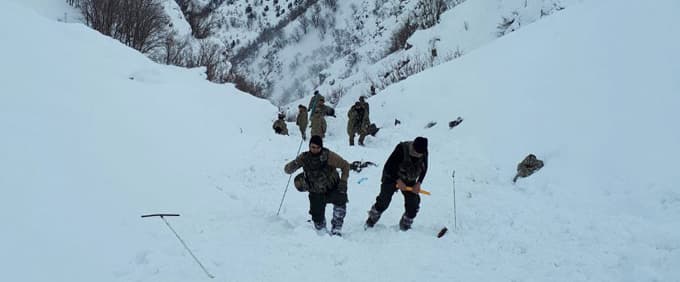 Bitlis'te çığ düştü! Sakaryalı çavuş çığ altında kaldı