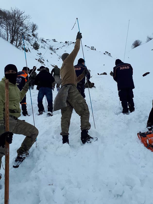 Bitlis'te çığ düştü! Sakaryalı çavuş çığ altında kaldı