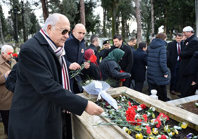 Şehit Gaffar Okkan mezarı başında anıldı