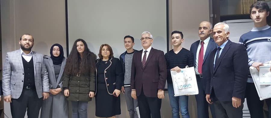 TÜGVA başarılı öğrencileri umreye gönderecek