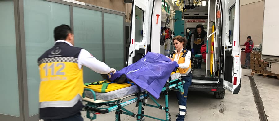 İki otomobil çarpıştı: 3 yaralı