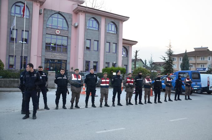 Adliye önündeki silahlı kavgayla ilgili 5 kişi tutuklandı