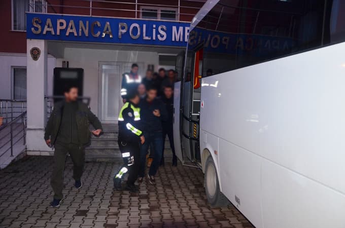 Adliye önündeki silahlı kavgayla ilgili 5 kişi tutuklandı